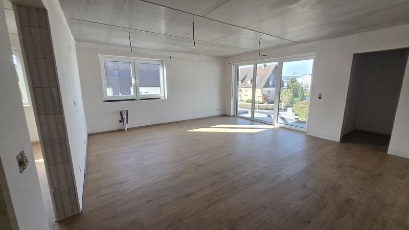 ruhig, aber zentral gelegene barrierearme 3,5 Zimmer Neubau-Wohnung mit Süd-Ost Balkon